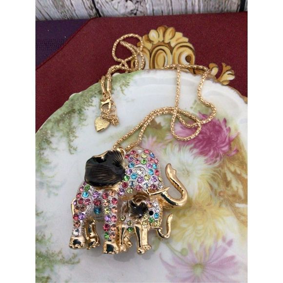 NWT Betsey Johnson Mama Elephant & Her Baby Multi Color Rhinestone Pendant Neckl - Picture 10 of 14